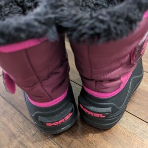 Snow boots
